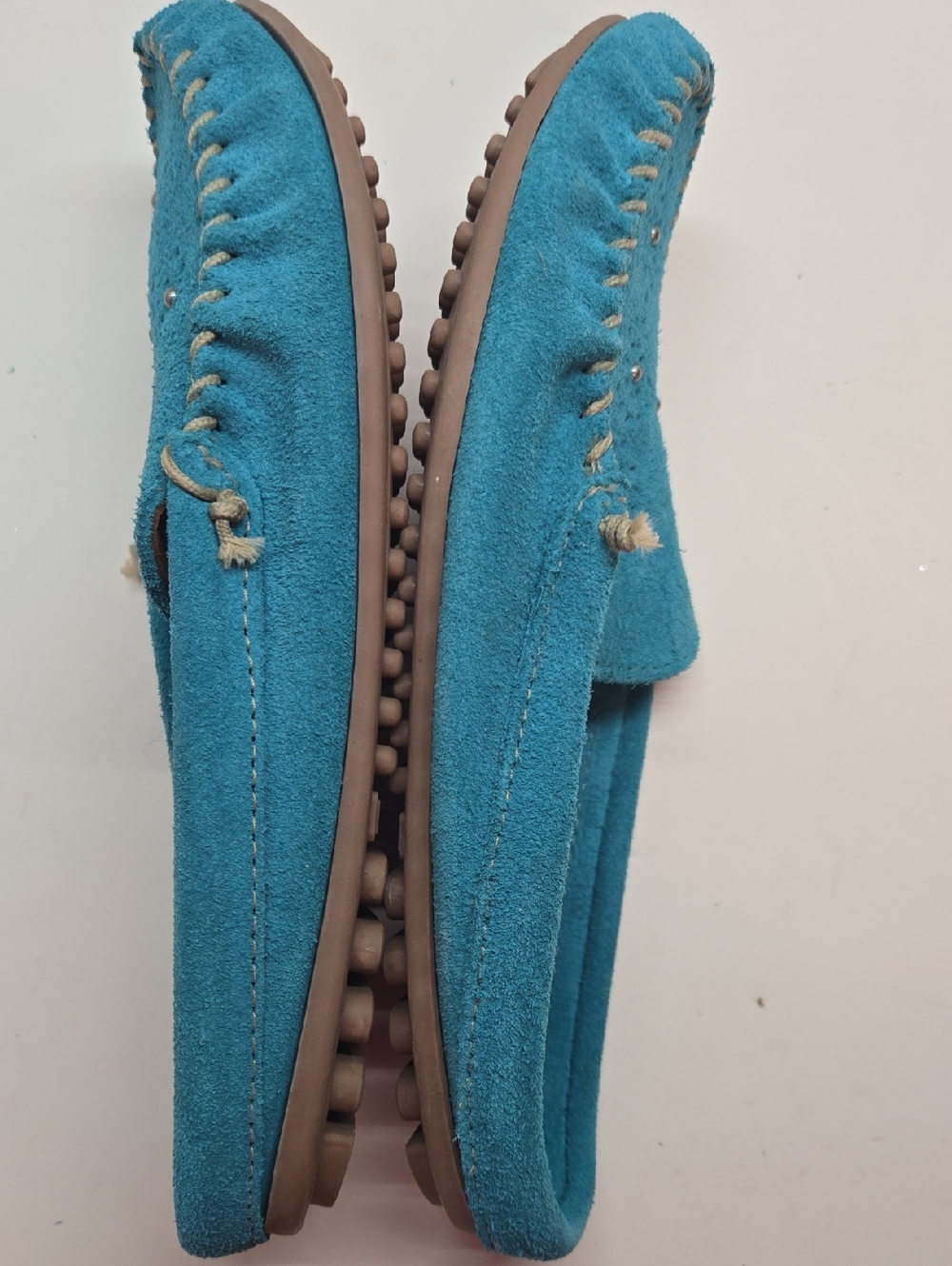 Like New Minnetonka Women’s Turquoise Suede Moccasin Slippers 8.5 - Picture 4 of 5